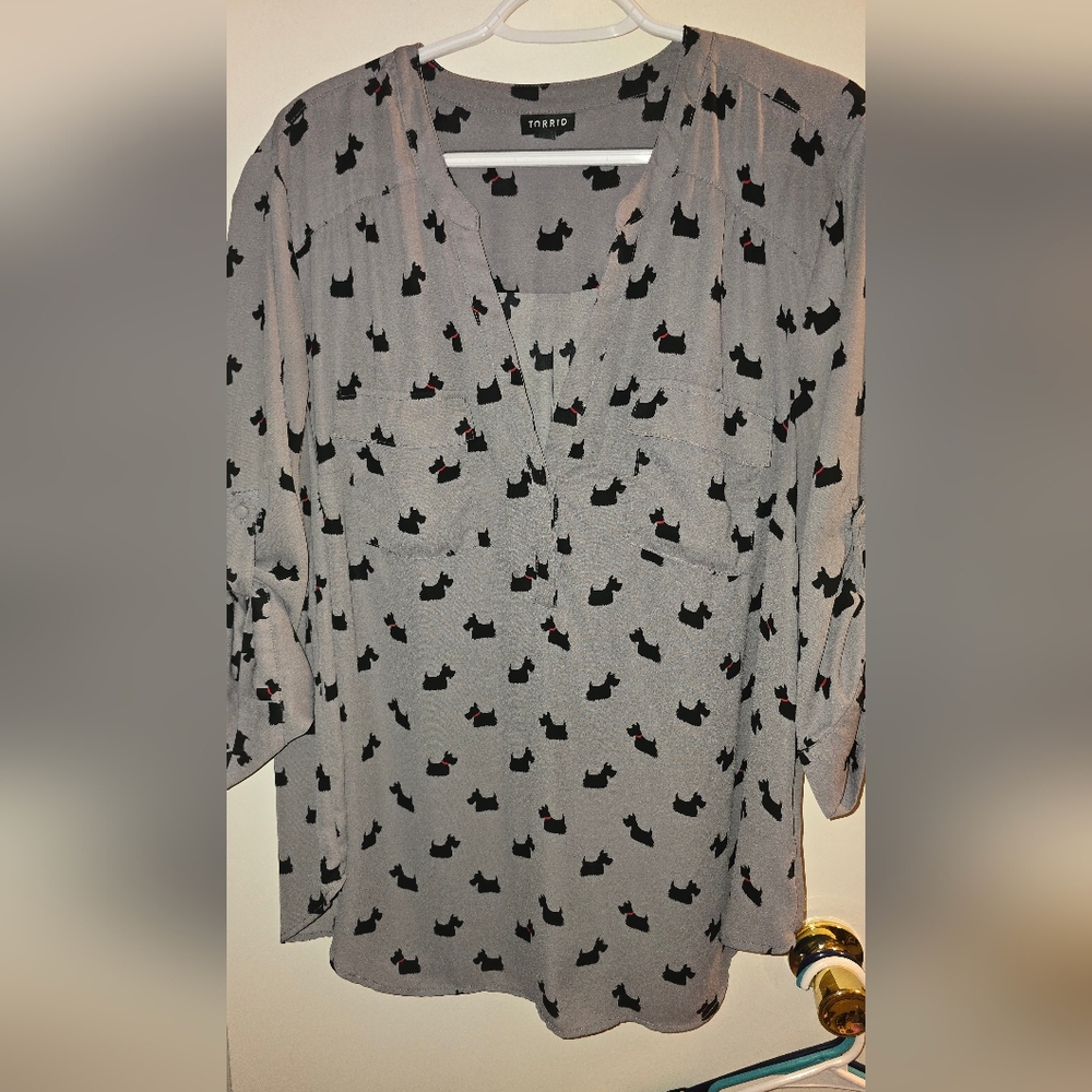 Torrid Gray Top with Black Scottie Dog Print